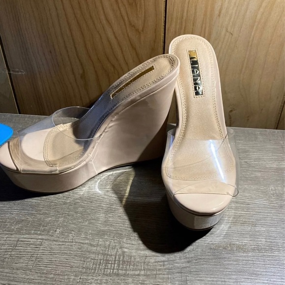 Tan And Clear Wedges - Picture 3 of 3